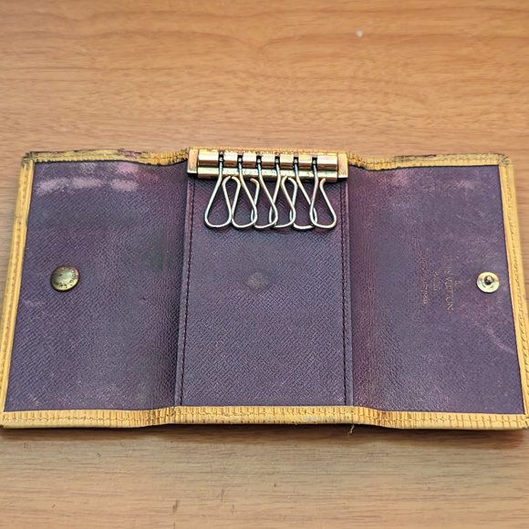 Louis Vuitton Epi Key Holder/Wallet #1664*** - Picture 6 of 8